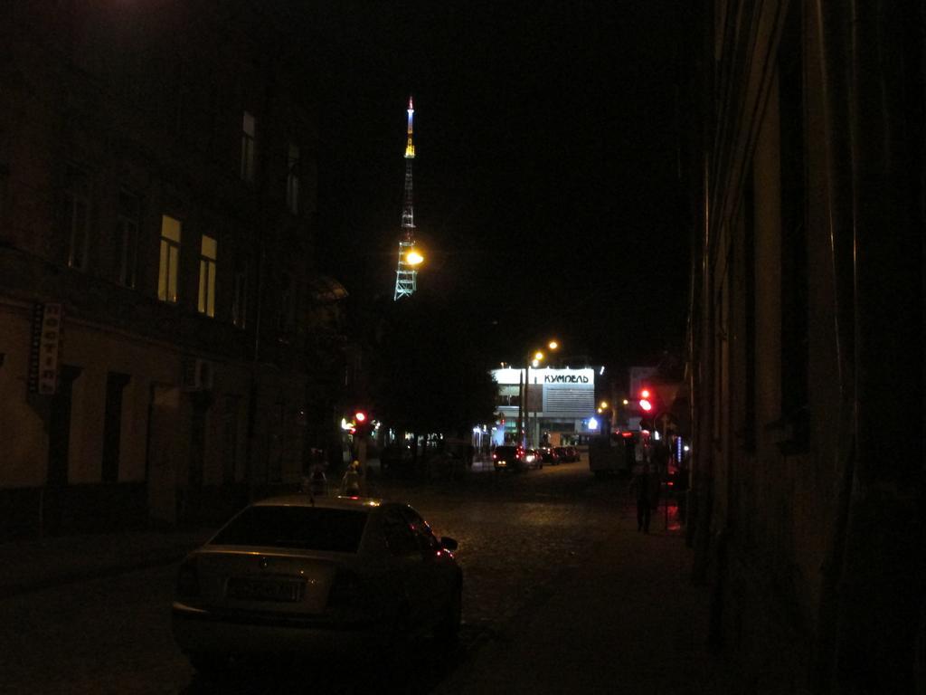 Near Opera Apartment Lviv Buitenkant foto