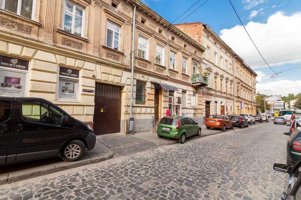 Near Opera Apartment Lviv Buitenkant foto